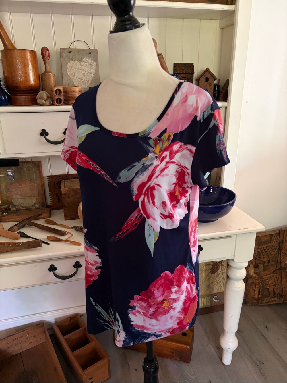 J an-Pierre Klifa Floral Scoop Neck Women's Top - Navy with Pink Blooms